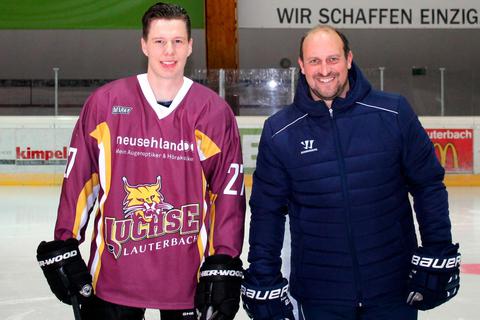 Luchse-Coach Dennis Maschke mit Neuzugang David Weidlich (von rechts).  Foto: EC Lauterbach 