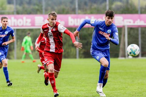 Lukas Lazar (links) erlebte beim 1. FC Kaiserslautern Höhen wie Tiefen. Archivfoto: Agentur view