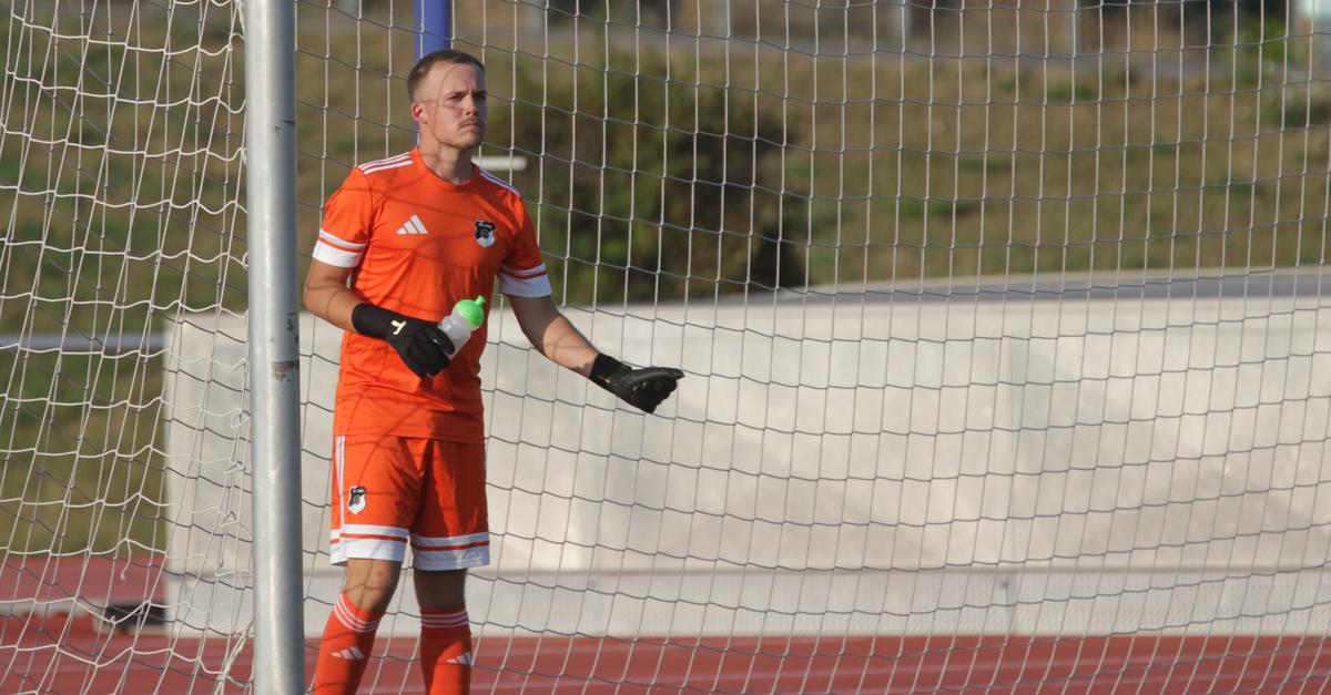 Jonas-G-rlach-wechselt-in-Saulheim-vom-Feld-ins-Tor