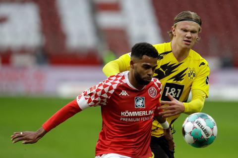 RB Leipzig soll Interesse an dem Mainzer Innenverteidiger Jeremiah St. Juste haben.  Foto: dpa