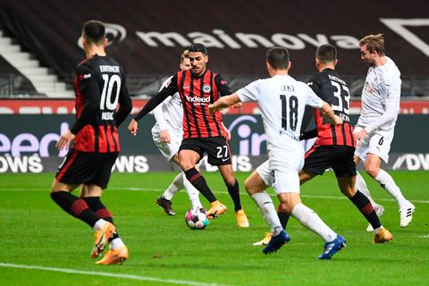 Bei Eintracht Frankfurt kam Aymen Barkok (am Ball) zuletzt kaum zum Zug. In Mainz hofft der Marokkaner auf mehr Spielzeit.  Archivfoto: dpa 