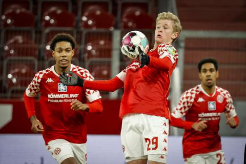 Trainer Bo Svensson sieht bei Jonathan Burkardt (vorne) ein großes Potenzial. Aktuell ist der Stürmer in der Mainzer Startelf gesetzt. Foto: Sascha Kopp