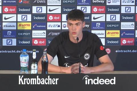 Marcel Wenig bei seiner Vorstellung bei Eintracht Frankfurt.  Screenshot: VRM, Eintracht Frankfurt