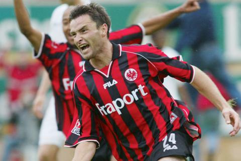 Als er Fußball-Geschichte schrieb: Alex Schur köpfte 2003 Eintracht Frankfurt mit der letzten Ballberührung der Saison in die Bundesliga und Mainz 05 ins Tal der Tränen. Foto: dpa
