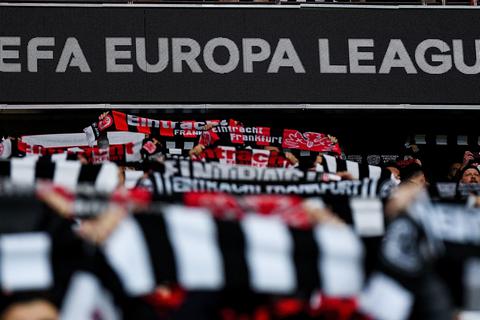 Gemessen an der Nachfrage für das Heimspiel in der Europa League gegen den FC Barcelona hätte der Deutsche Bank Park in Frankfurt fünf bis sechs Mal ausverkauft werden können. Foto: dpa