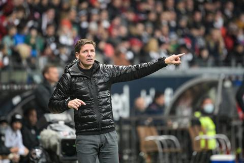 Trotz zahlreicher Höhen und Tiefen haben die Eintracht-Verantwortlichen an Cheftrainer Oliver Glasner festgehalten. Mit Erfolg. Foto: dpa