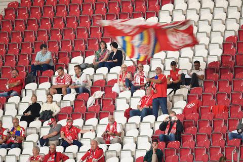 Ist das Maß für die 05-Fans nach den Ereignissen der vergangenen Wochen voll? Drohen nun dauerhaft leere Tribünen? Foto: dpa