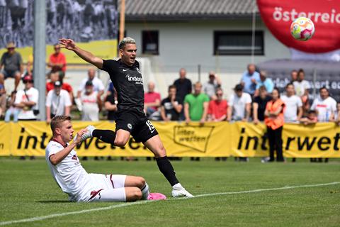 Eintrachts Torjäger Rafael Borrè im Testspiel gegen den FC Turin.  Foto: Jan Hübner