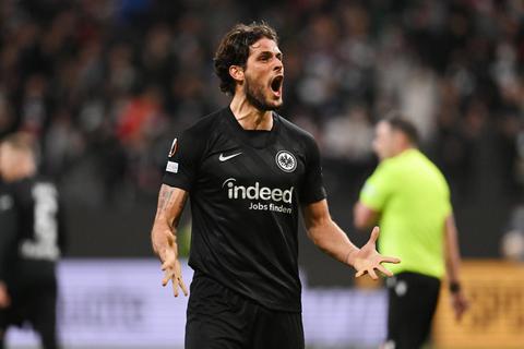 Frankfurts Goncalo Paciencia konnte sich im Freundschaftsspiel gegen Nürnberg über ein Tor freuen. Im Bild jubelt er nach dem 1:1 gegen Betis Sevilla in der Europa League.  Archivfoto: dpa 