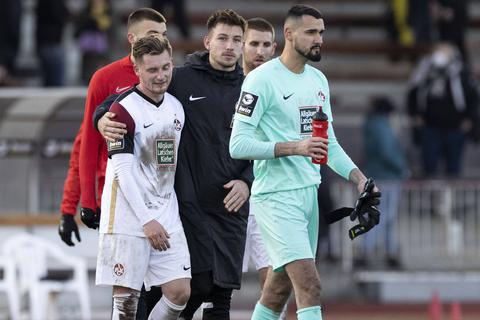 Marlon Ritter (links) und Daniel Hanslik (Mitte) lassen für den FCK in Dortmund jeweils eine Großchance kläglich liegen. Foto: imago