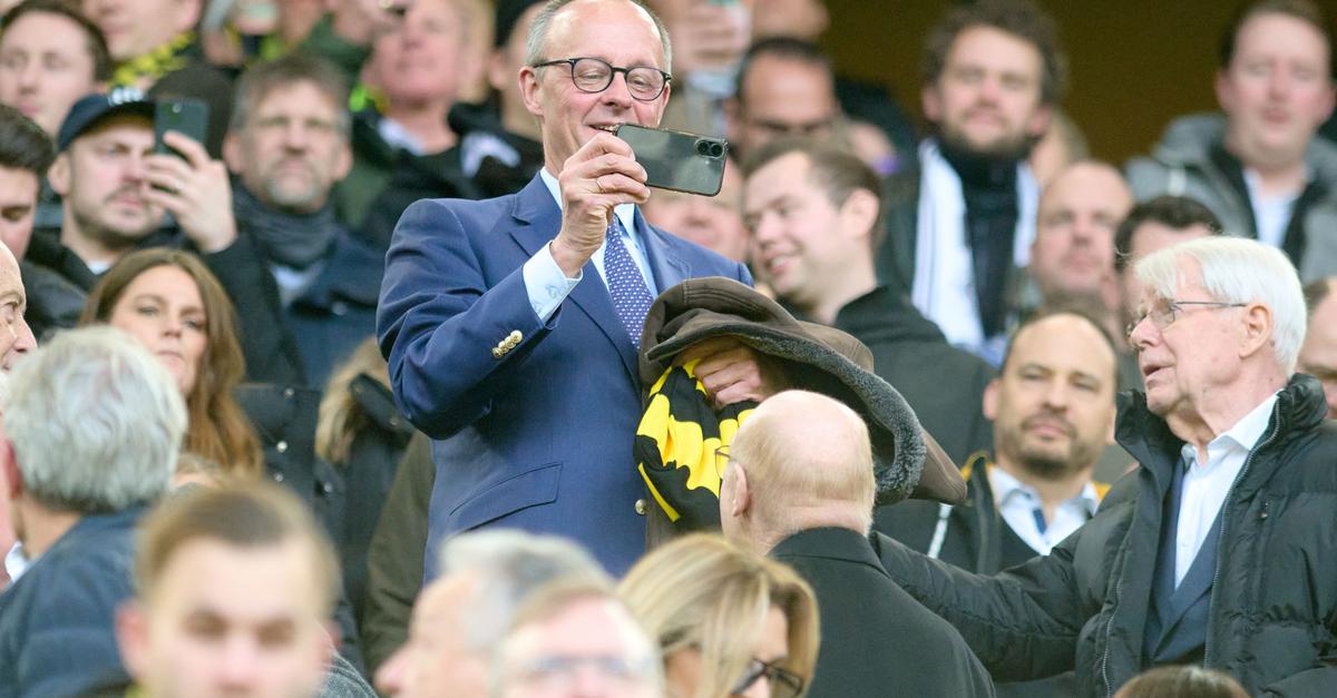 Bundeskanzler-Merz-besucht-BVB-Heimspiel-gegen-St-Pauli