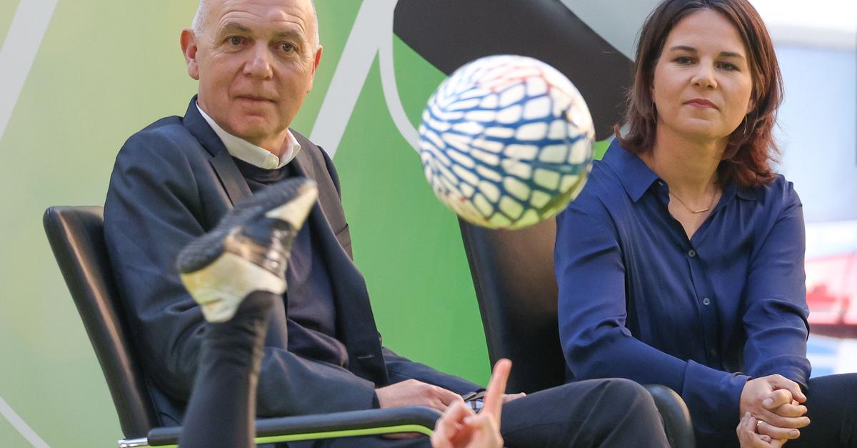 Baerbock-gegen-Boykott-W-rde-auch-Kanada-und-Mexiko-treffen