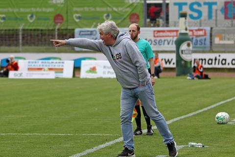 Da geht es hin: Die Wormatia und VfR-Trainer Peter Tretter spielen in der kommenden Saison in der Oberliga.