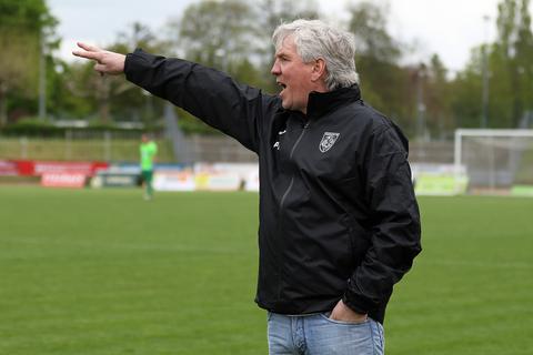 Fu�ball, Regionalliga, VfR Wormatia Worms (rot) � SGV Freiberg Fu�ball (blau). VfR-Trainer Peter Tretter.
Foto: pakalski-press/ Christine Dirigo