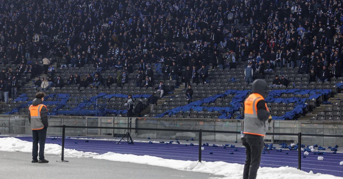 Nach-Fanprotest-Karius-rettet-Schalke-den-Punkt-in-Berlin