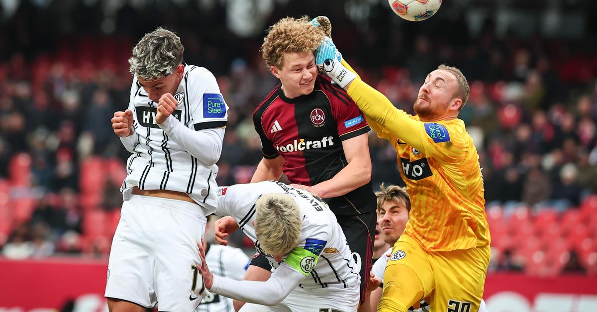 Klose-sieht-Gelb-Rot-Youngster-l-sst-N-rnberg-noch-jubeln