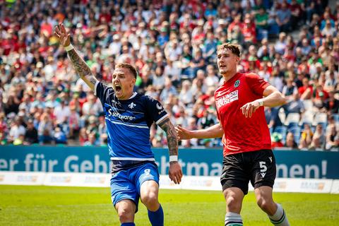Phillip Tietz (links) hadert nach dem 1:2.
