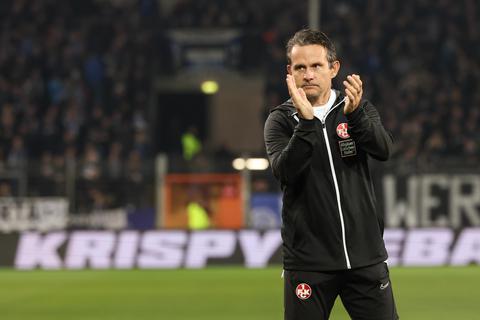 Trotz Sieg ist Kaiserslauterns Trainer Dirk Schuster nicht zufrieden nach dem Spiel gegen Armenia Bielefeld. 