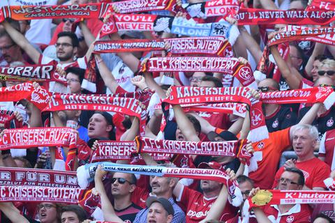 Bis zu 10.000 FCK-Fans könnten am Samstagabend gegen Hamburg dabei sein. Archivfoto: dpa