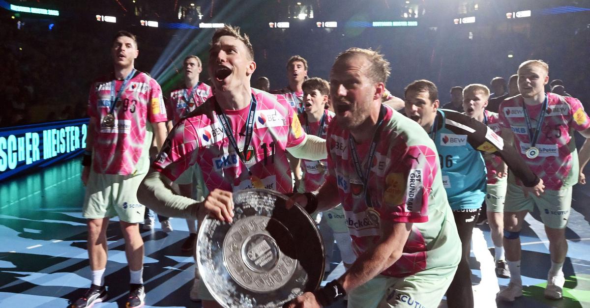 Meisterschale-geklaut-F-chse-Berlin-jubeln-mit-Teller