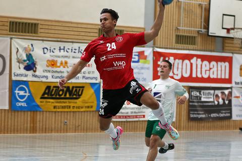 Handball, Rheinhessenliga; TG Osthofen (rot-schwarz) � HSV Sobernheim (wei�-gr�n). Max Emde (rot-schwarz).
Foto: Christine Dirigo/ pakalski-press