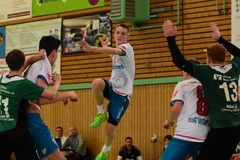 In der B-Junioren-Oberliga läuft Paul Bonin (am Ball) für den TV Nieder-Olm auf. Foto: Bonin