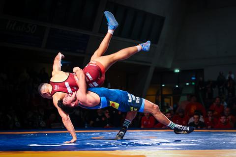 Der türkische Greco-Ringer Ahmet Yilmaz (blaues Trikot) ist einer der 88er-Sieggaranten in der Bundesliga.