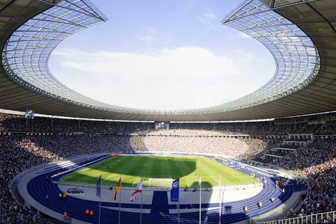 Das Berliner Olympiastadion ist jährlich Austragungsort des DFB-Pokalfinals. 2006 war es auch Spielort für das WM-Finale. Foto: dpa
