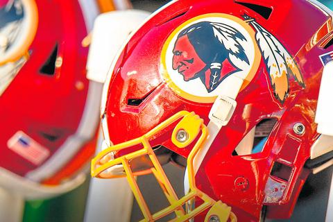 Das Logo der Redskins auf den Helmen. Foto: imago 