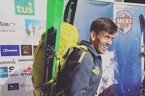 Die Klappski im Rucksack: Kurz vor seinem nächsten Abenteuer lächelt Davo Karnicar in die Kameras.Foto: Instagram/Karnicar 