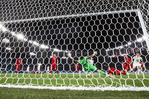 Das Ergebnis des Eröffnungsspiels der EM ist deutlich. Italien siegt 3:0 gegen die Türkei. Foto: Alessandra Tarantino/AP/dpa