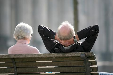 Was viele Rentner nicht wissen: Sie haben teils einen Anspruch auf Grundsicherung im Alter oder Wohngeld. Foto: dpa