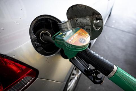 „Die Zeit von Diesel und Benzin geht perspektivisch zu Ende“, sagt Energie- und Umweltexpertin Claudia Kemfert. Foto: dpa