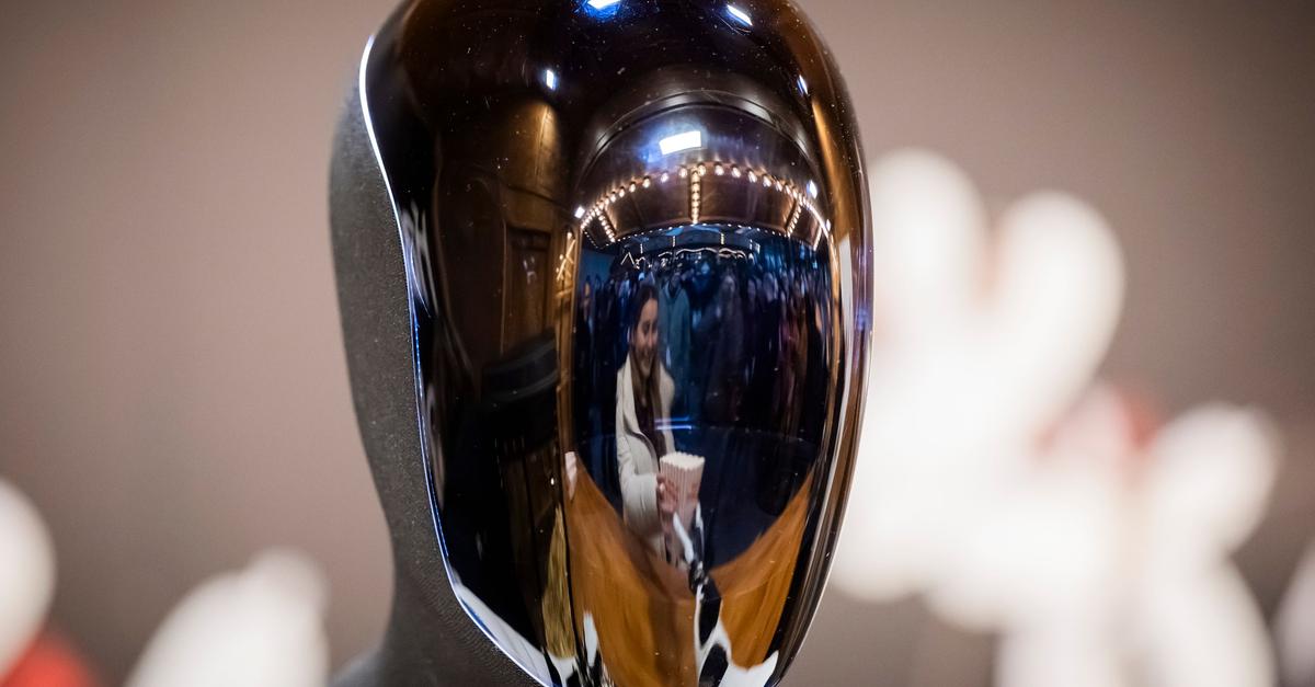 Tesla-zeigt-Optimus-Roboter-in-Berlin