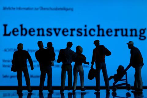 Keine Rendite ohne Risiko: Jahrzehntelang sind klassische Lebensversicherungen mit verlässlichen Beitragsgarantien beworben worden. Das funktioniert so nicht mehr. Foto: dpa