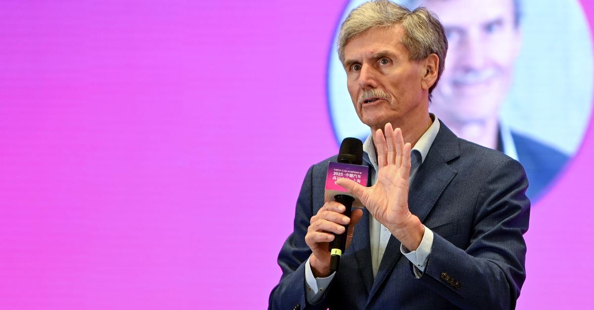 Dudenh-ffer-kritisiert-neue-Elektrof-rderung