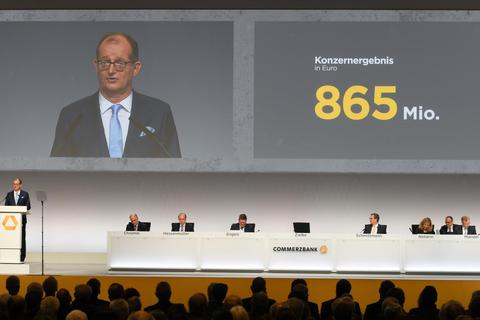 Viele Aktionärstreffen, hier die Commerzbank-Hauptversammlung im vergangenen Jahr in Wiesbaden, können derzeit nicht stattfinden. Foto: dpa