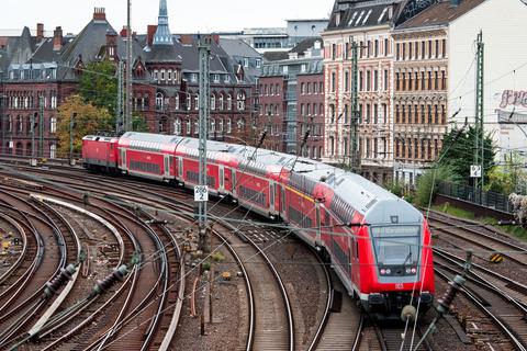 Das bundesweit nutzbare Ticket für Busse und Bahnen im Nahverkehr soll einen Einführungspreis von 49 Euro im Monat haben.