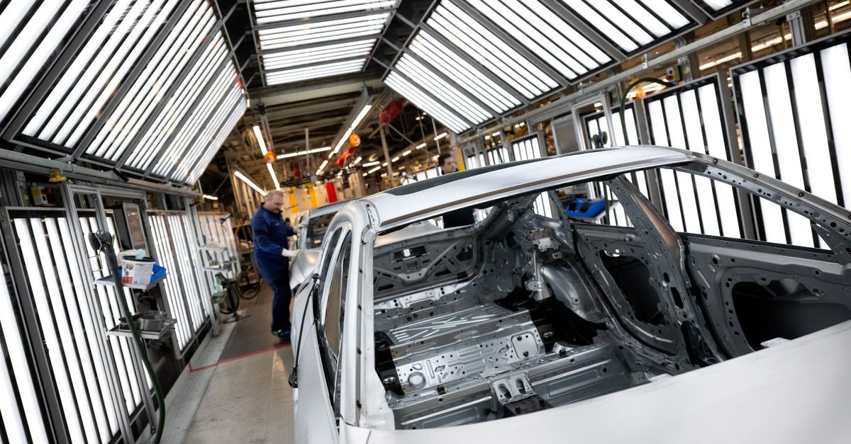 Unternehmen-verlagern-Zehntausende-Jobs-ins-Ausland