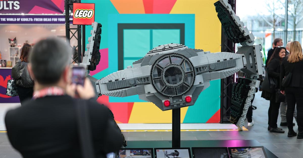 Messe-zeigt-Spielzeug-Trends-Erwachsene-Kreativit-t-KI