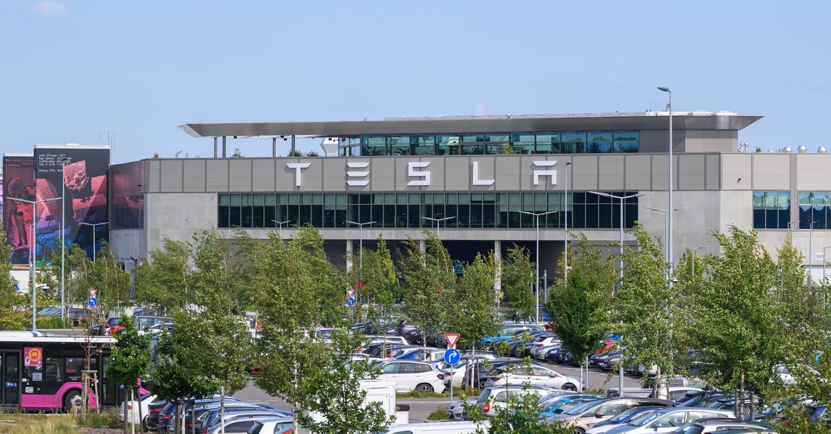 Tesla-f-hrt-abgespecktes-Model-Y-auch-in-Deutschland-ein