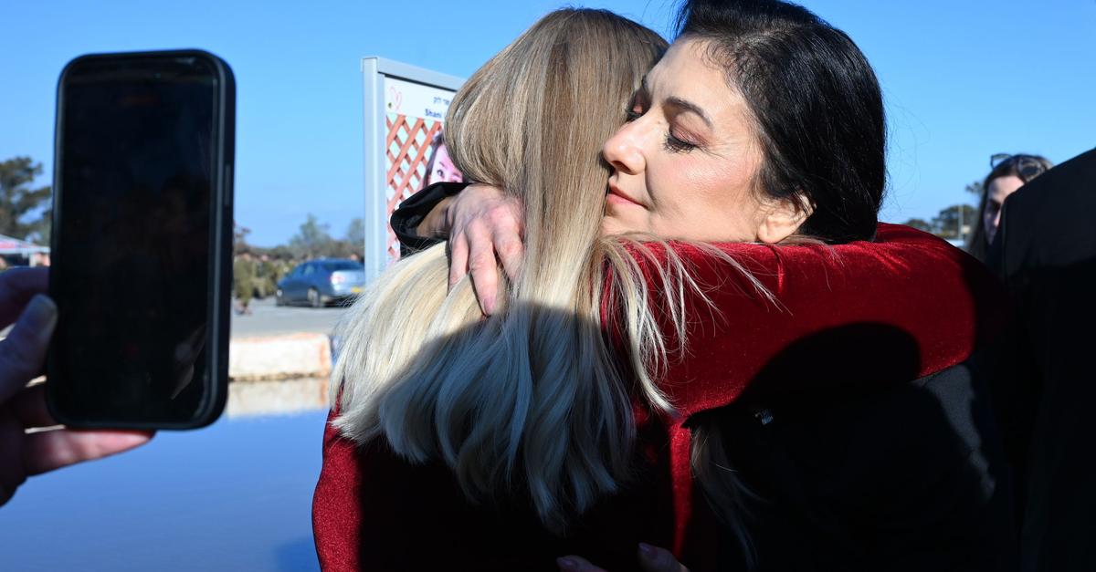 Reiche-am-Ort-des-Terrors-Verneige-mich-vor-den-Opfern-